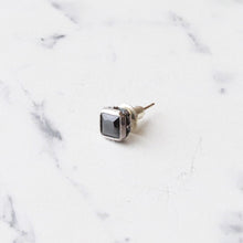 画像をギャラリービューアに読み込む, F.H. シルバーピアス(スクエアジルコン ブラック):#E024-BK