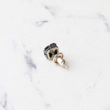 画像をギャラリービューアに読み込む, F.H. シルバーピアス(スクエアジルコン ブラック):#E024-BK