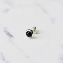 画像をギャラリービューアに読み込む, F.H. シルバーピアス(天然石オニキス):#E065ONX