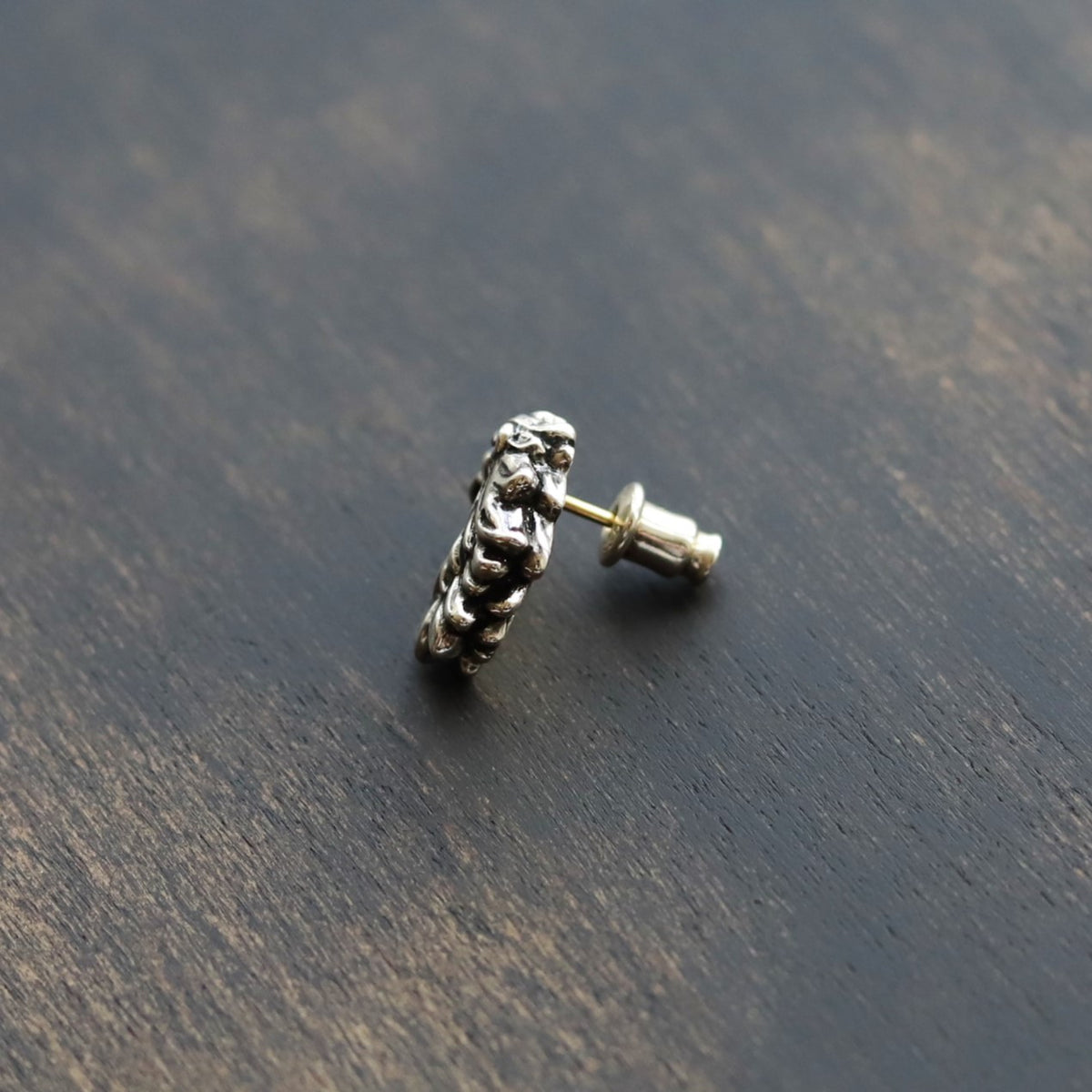 【正規取扱店】Leathers and Treasures: Rampant Lion Stud Earring