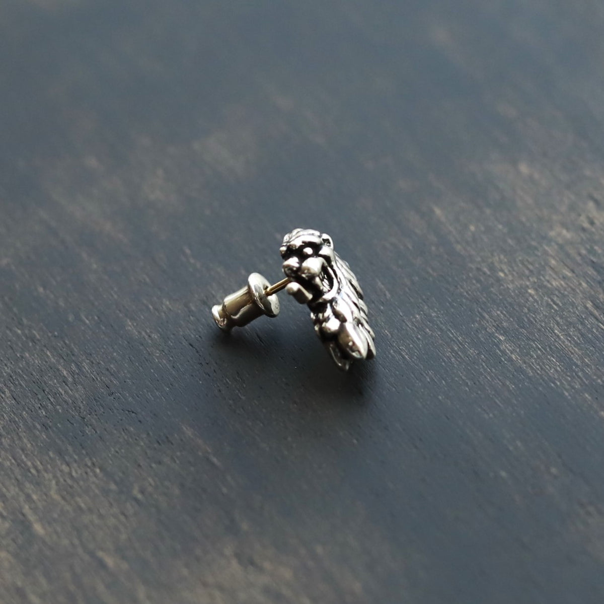 【正規取扱店】Leathers and Treasures: Rampant Lion Stud Earring