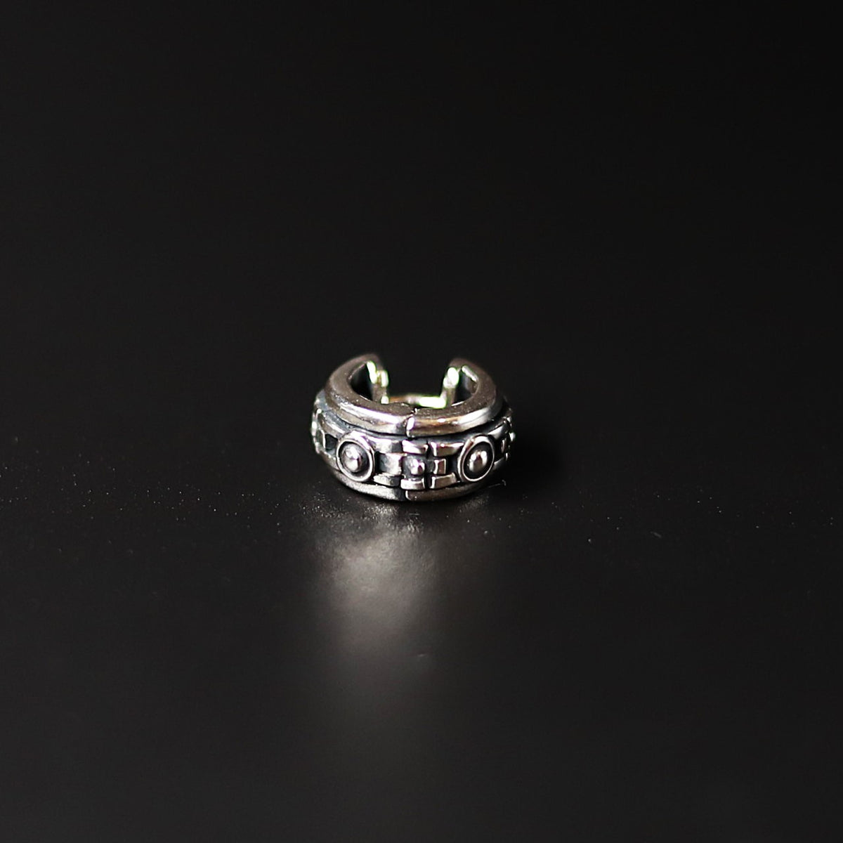 【オーダー商品:納期約3ヶ月】 【正規取扱店】Leathers and Treasures:Cross&Ball Earring