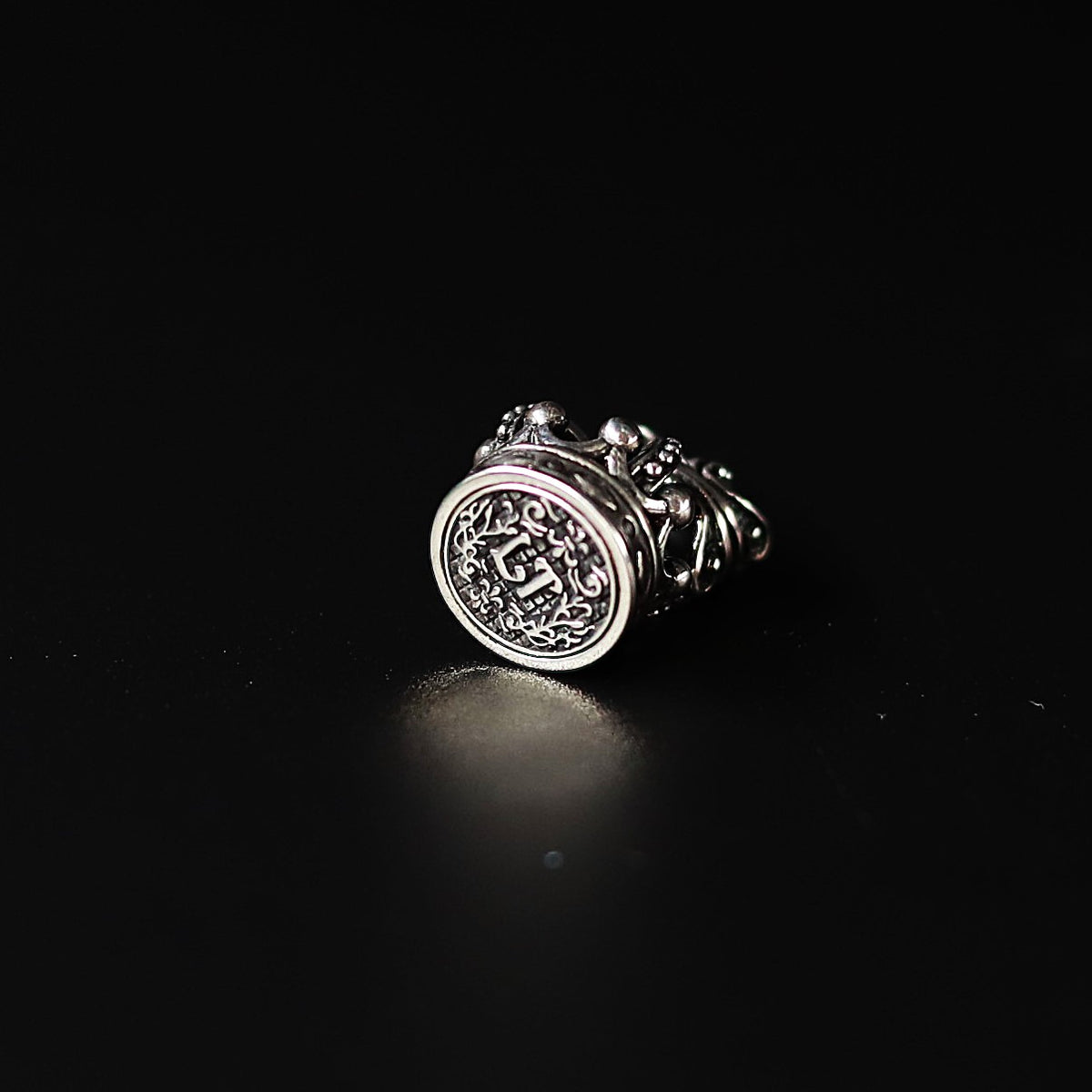 【正規取扱店】Leathers and Treasures: Imperial King Crown Pendant w/Ametyst