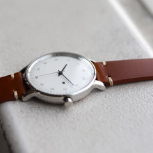 画像をギャラリービューアに読み込む, 【正規取扱店】sazare : SK01 / SS SILVER MIRROR FINISH / WHITE DIAL / SILVER D BUCKLE LIGHT BROWN BUTTERO LEATHER