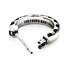 画像をギャラリービューアに読み込む, 【正規取扱店】Leathers and Treasures: Half engraving hoop Earring