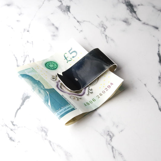 【あえて無駄のないシンプルデザインに】自分も購入