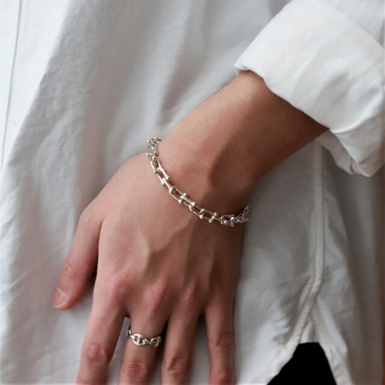 『人気』F.Hブレスレット 彼氏に着けてもらいたい上品ブレスレット】F.H. シルバーブレスレット