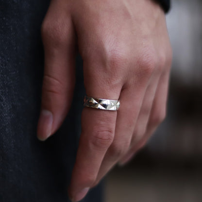 【指先に上質な美しさを】F.H. シルバーリング（キルティングパターン）：#R023