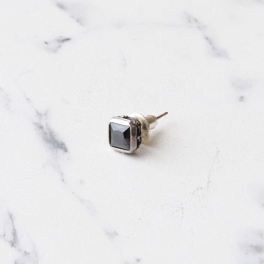 F.H. シルバーピアス（スクエアジルコン ブラック）：#E024-BK