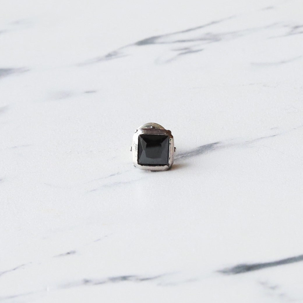 F.H. シルバーピアス（スクエアジルコン ブラック）：#E024-BK