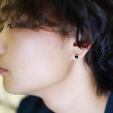 画像をギャラリービューアに読み込む, F.H. シルバーピアス（天然石オニキス）：#E065ONX
