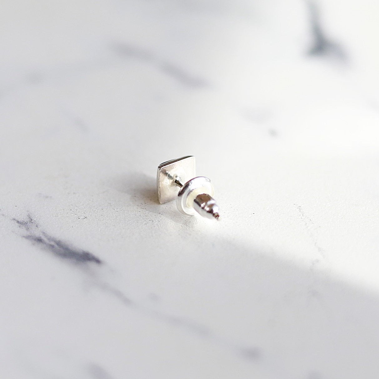 F.H. シルバーピアス（スクエア ラピスラズリ）：#E069LL