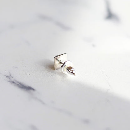 F.H. シルバーピアス（スクエア ラピスラズリ）：#E069LL