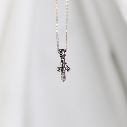 【オーダー商品：納期約3ヶ月】 【正規取扱店】Leathers and Treasures：Pollicino cross charm w/diamond pave