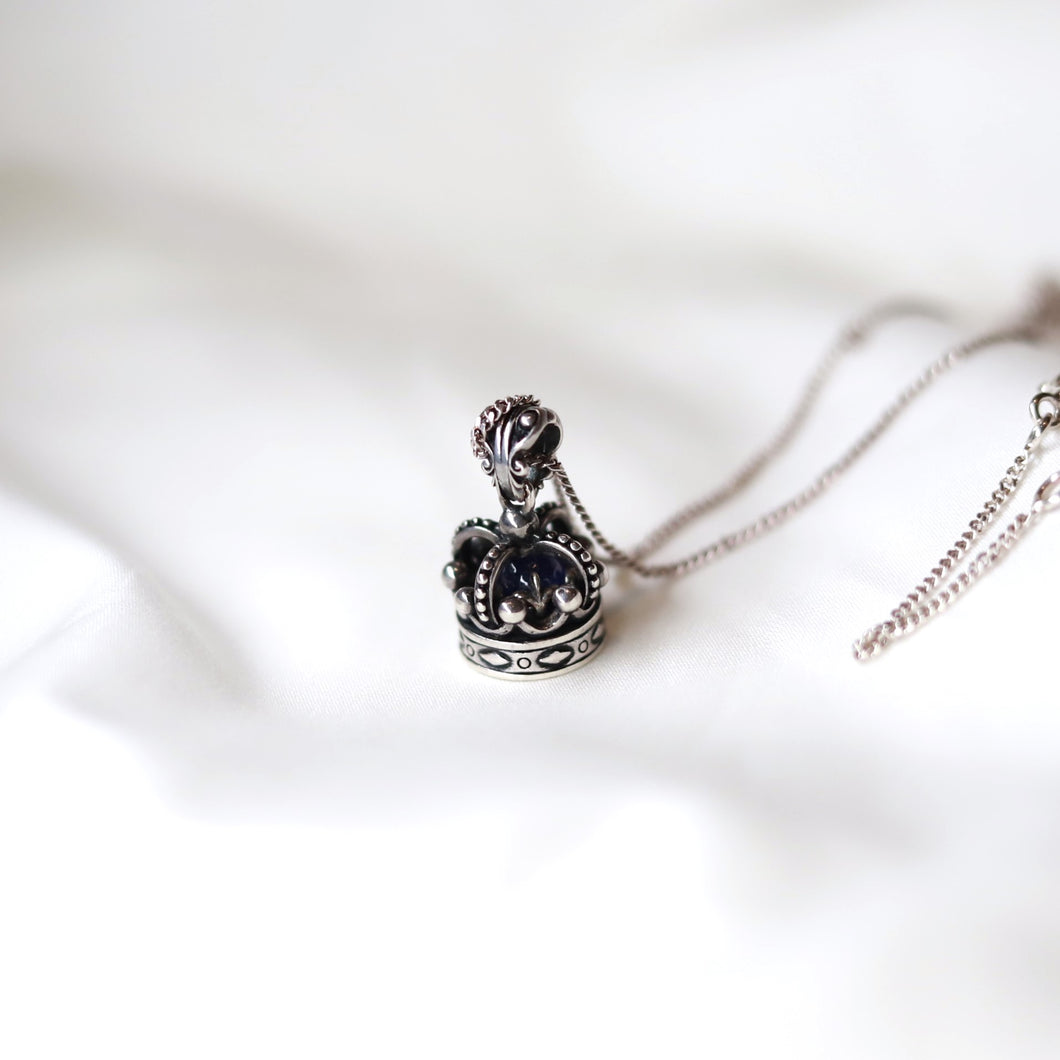 【正規取扱店】Leathers and Treasures： Imperial Kings Crown Charm - sapphire