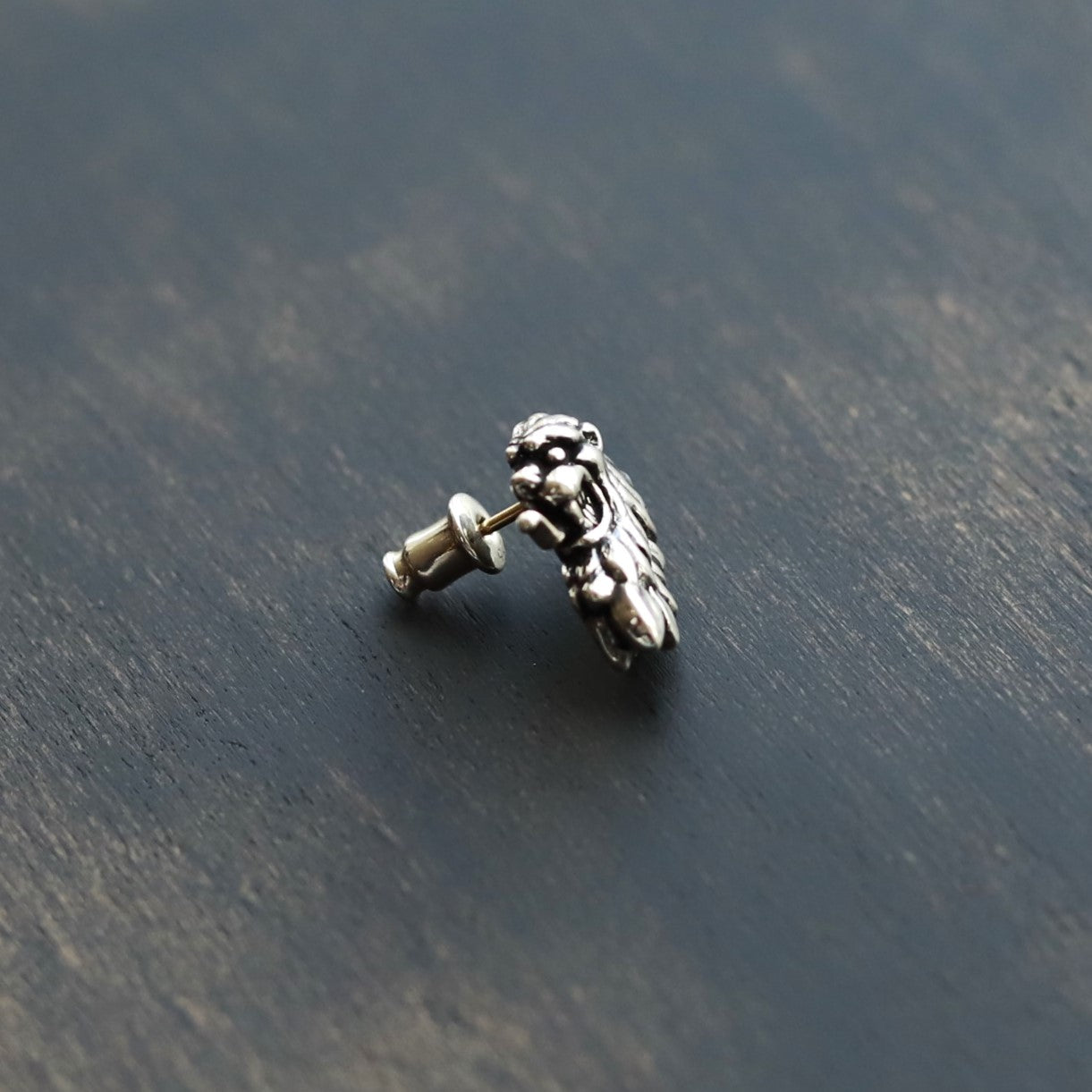 【正規取扱店】Leathers and Treasures： Rampant Lion Stud Earring