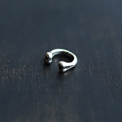 【正規取扱店】Leathers and Treasures：Small Bone Ear Cuff