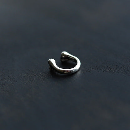 【正規取扱店】Leathers and Treasures：Small Bone Ear Cuff