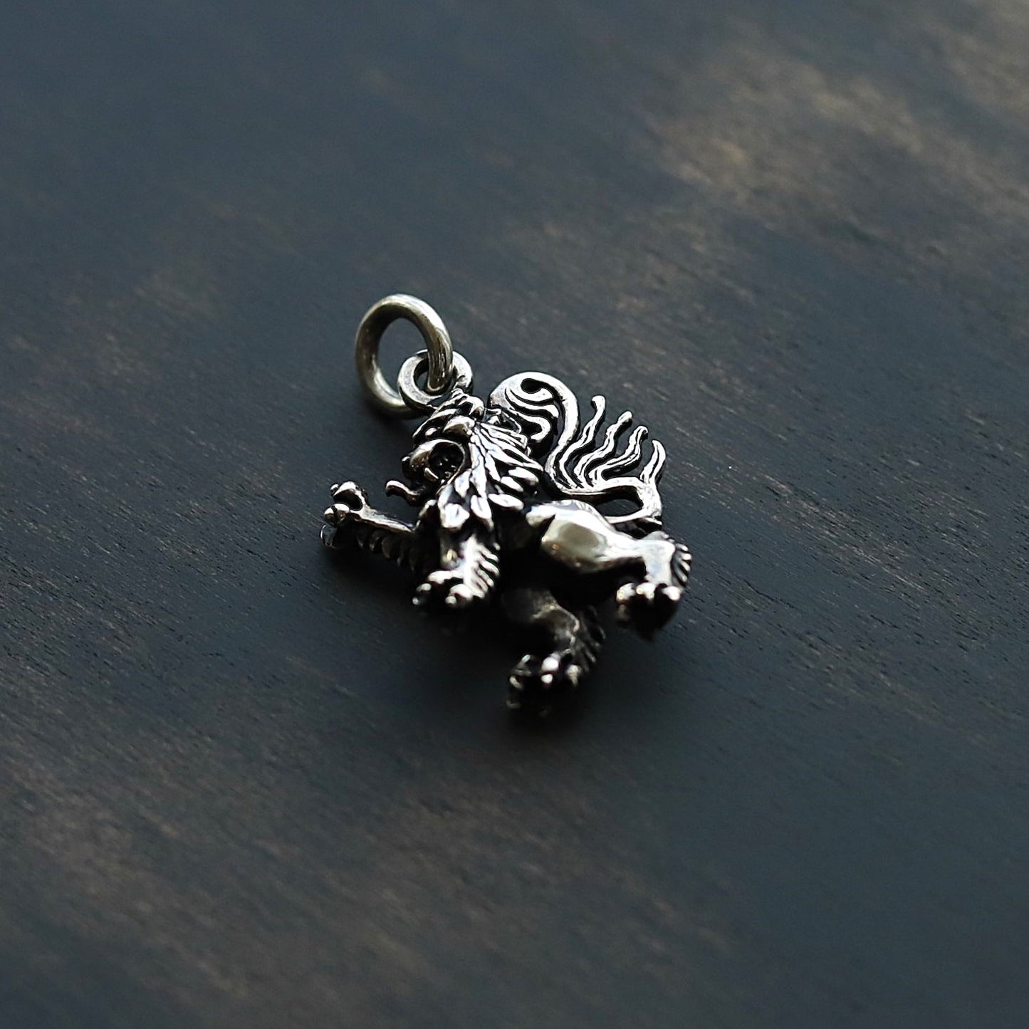 【オーダー商品：納期約3ヶ月】【正規取扱店】Leathers and Treasures： ランパントライオンペンダント