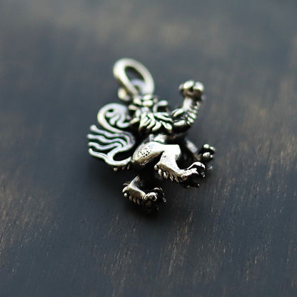 【オーダー商品：納期約3ヶ月】【正規取扱店】Leathers and Treasures： ランパントライオンペンダント