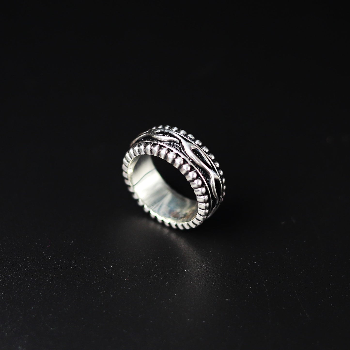 【正規取扱店】Leathers and Treasures：ナロービーデッドエッジリボルビングリング w/フレームベルト