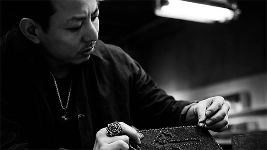 【正規取扱店】Leathers and Treasures：Small Bone Ear Cuff