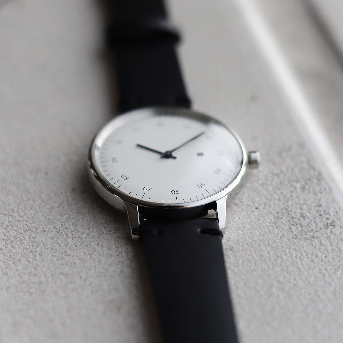 【正規取扱店】sazare : SK01 / SS SILVER MIRROR FINISH / WHITE DIAL / SILVER D BUCKLE BLACK BUTTERO LEATHER