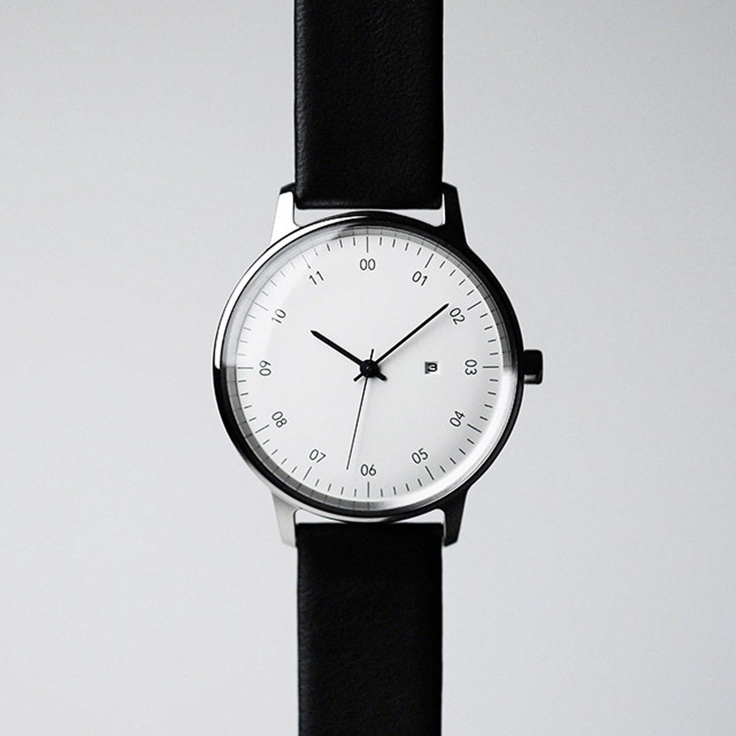 【一目惚れで自身も購入、Made in Japanの腕時計】【正規取扱店】sazare : SK01 / SS SILVER MIRROR FINISH / WHITE DIAL / BLACK SHEEPSKIN LETHER