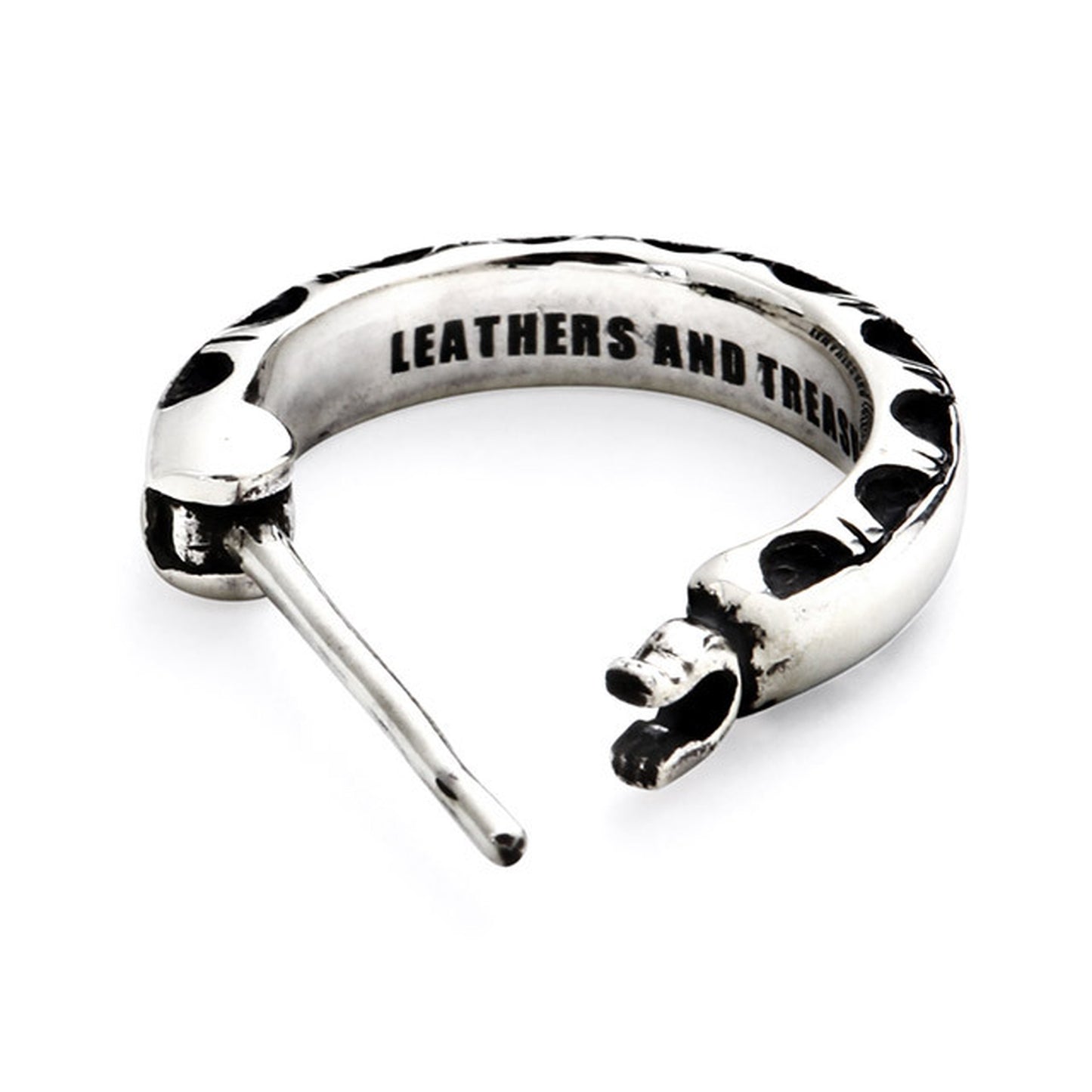 【オーダー商品：納期約3ヶ月】【正規取扱店】Leathers and Treasures： Half engraving hoop Earring