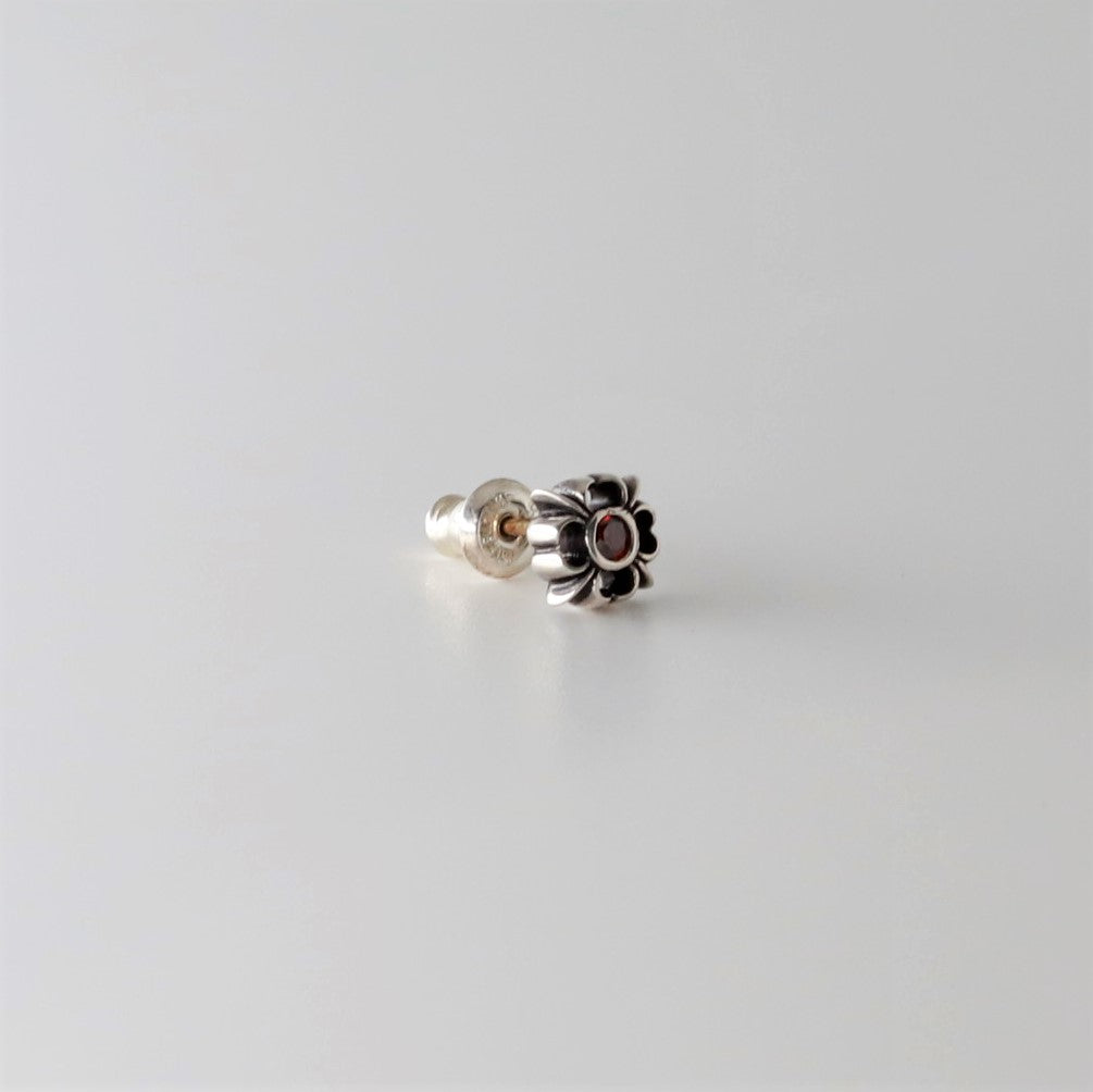 【オーダー商品：納期約3ヶ月】【正規取扱店】Leathers and Treasures： Pope's stone cross w/Red Diamond