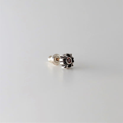 【オーダー商品：納期約3ヶ月】【正規取扱店】Leathers and Treasures： Pope's stone cross w/Red Diamond