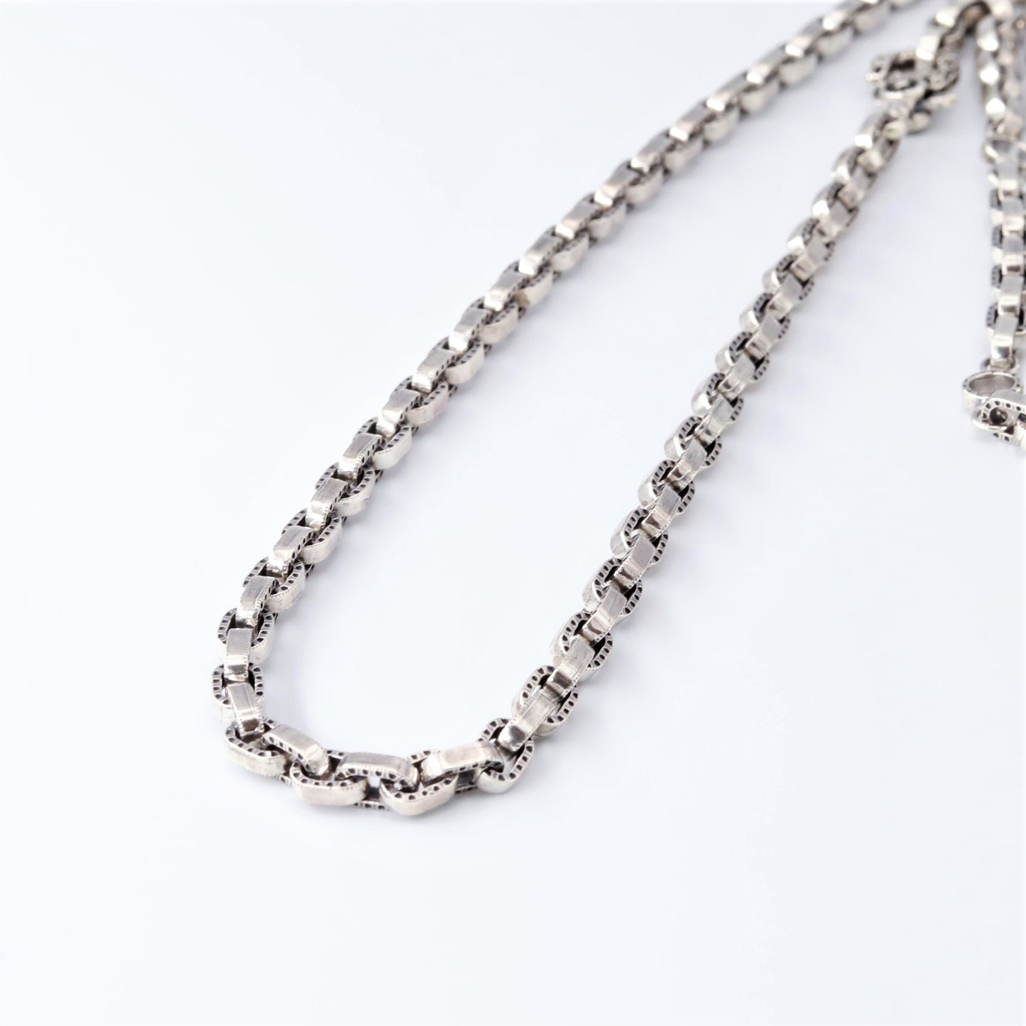 【オーダー商品：納期約3ヶ月】【正規取扱店】Leathers and Treasures：Harf engraved links Chain w/celtic lobster claw 50cm